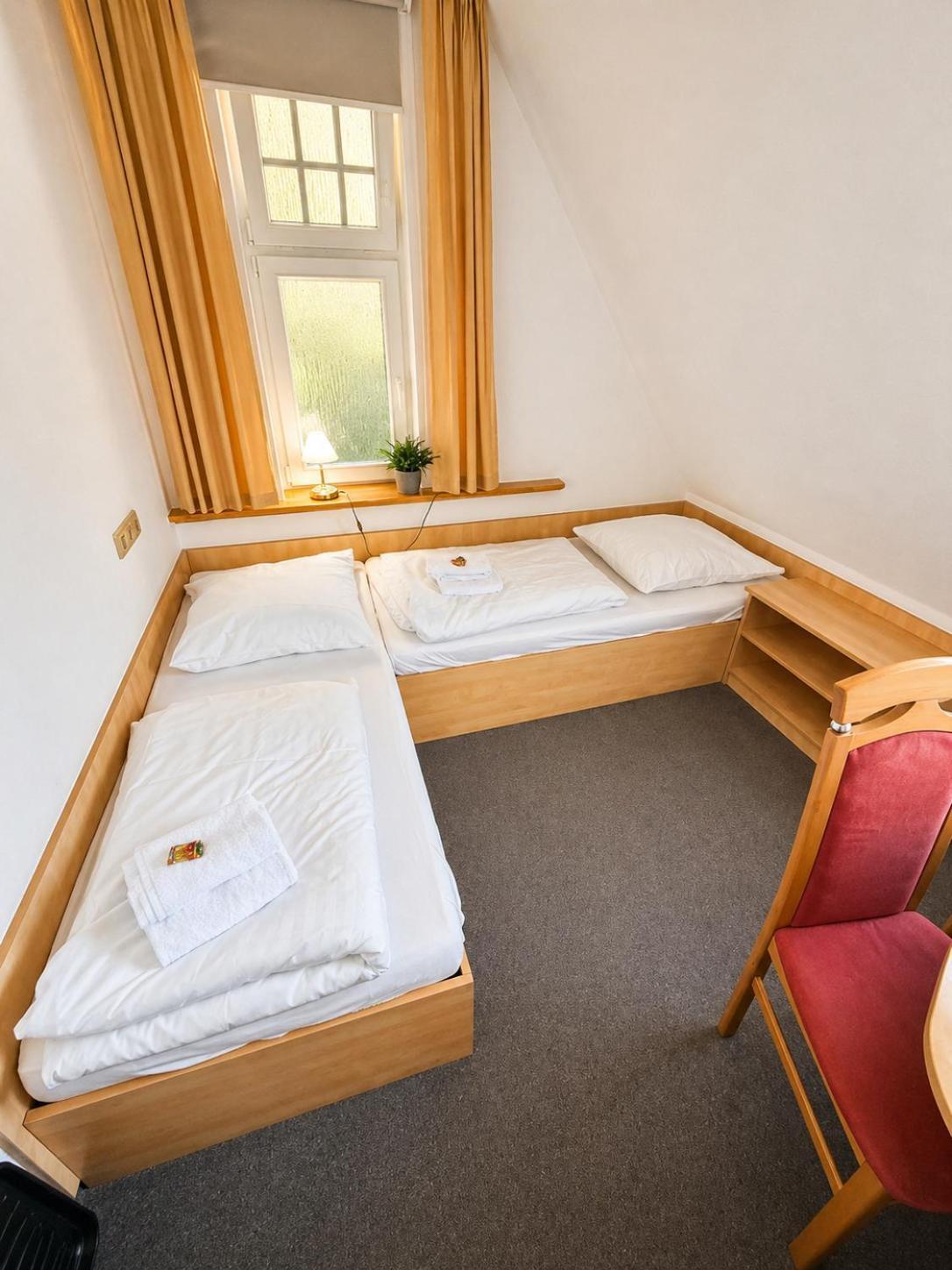 Kleines Doppel-/Zweibettzimmer