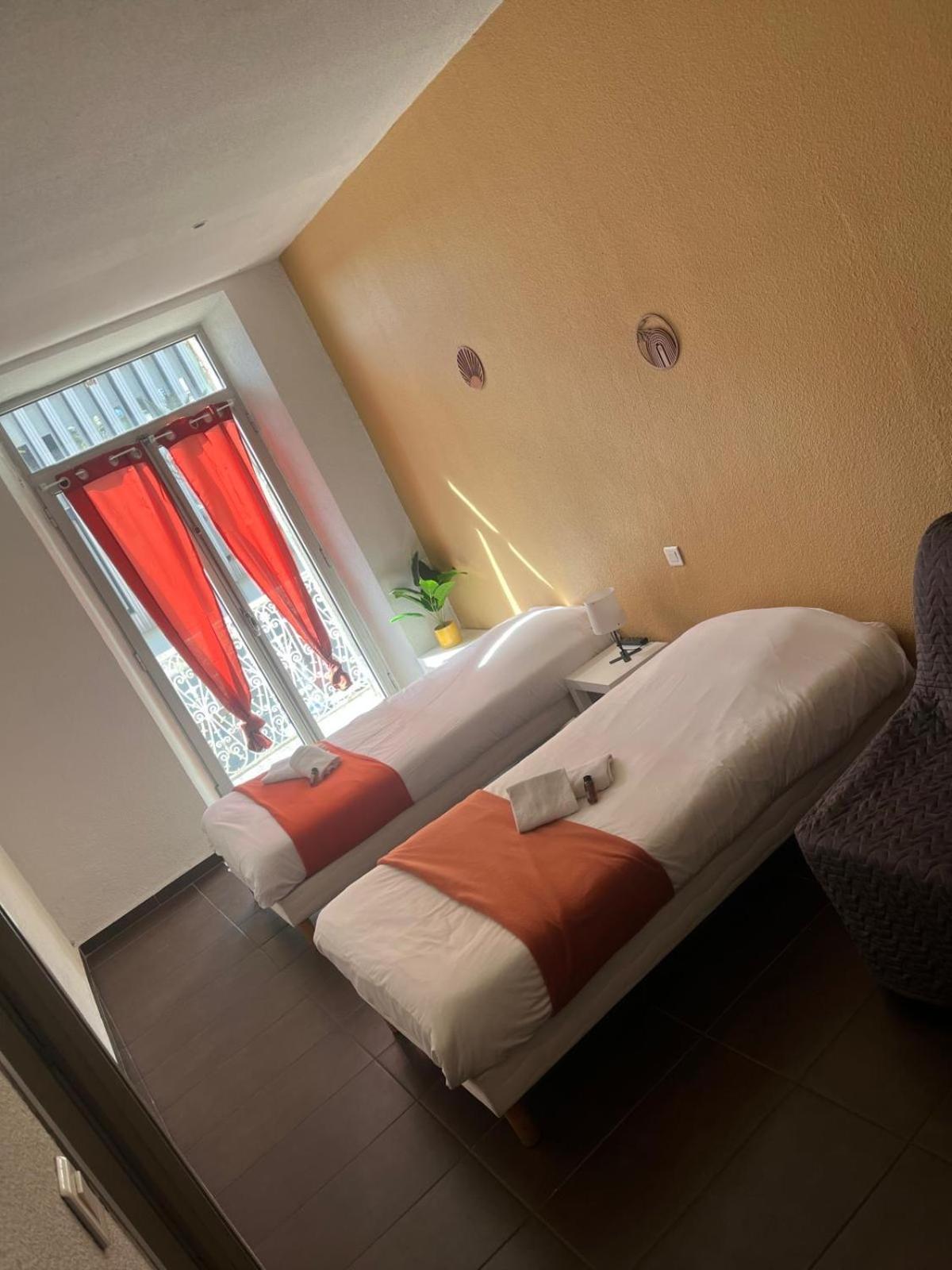 Twin Room,1765860954:JPEG