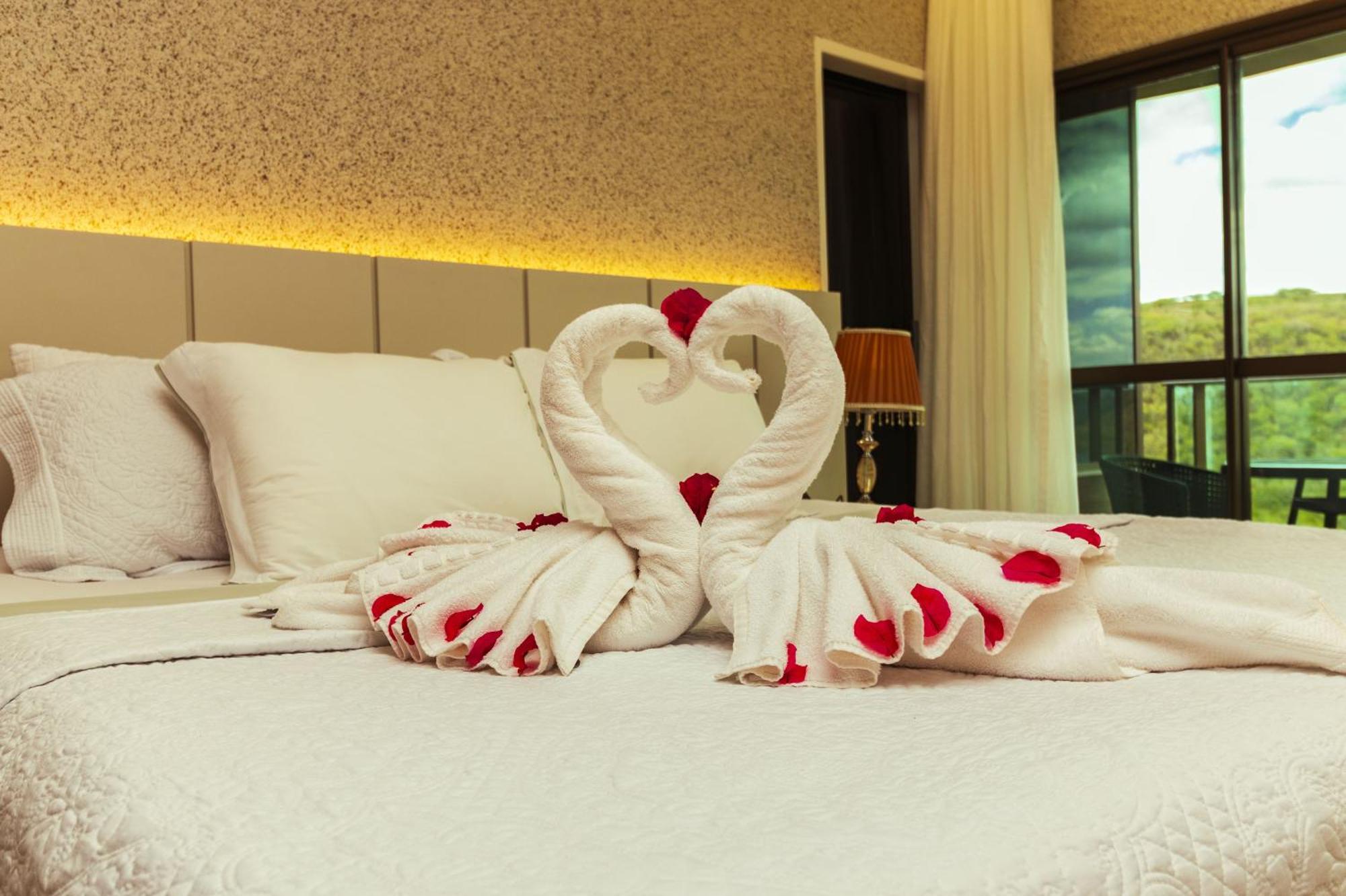 Suíte com Cama King-size e Banheira de Hidromassagem