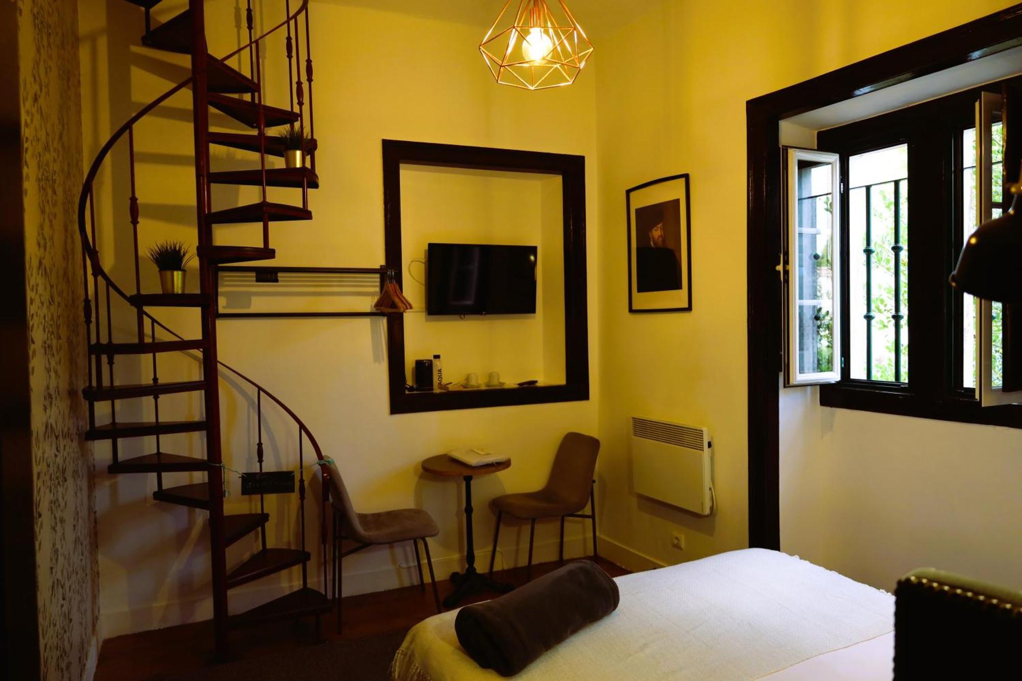Queen Room,1765892435:JPEG