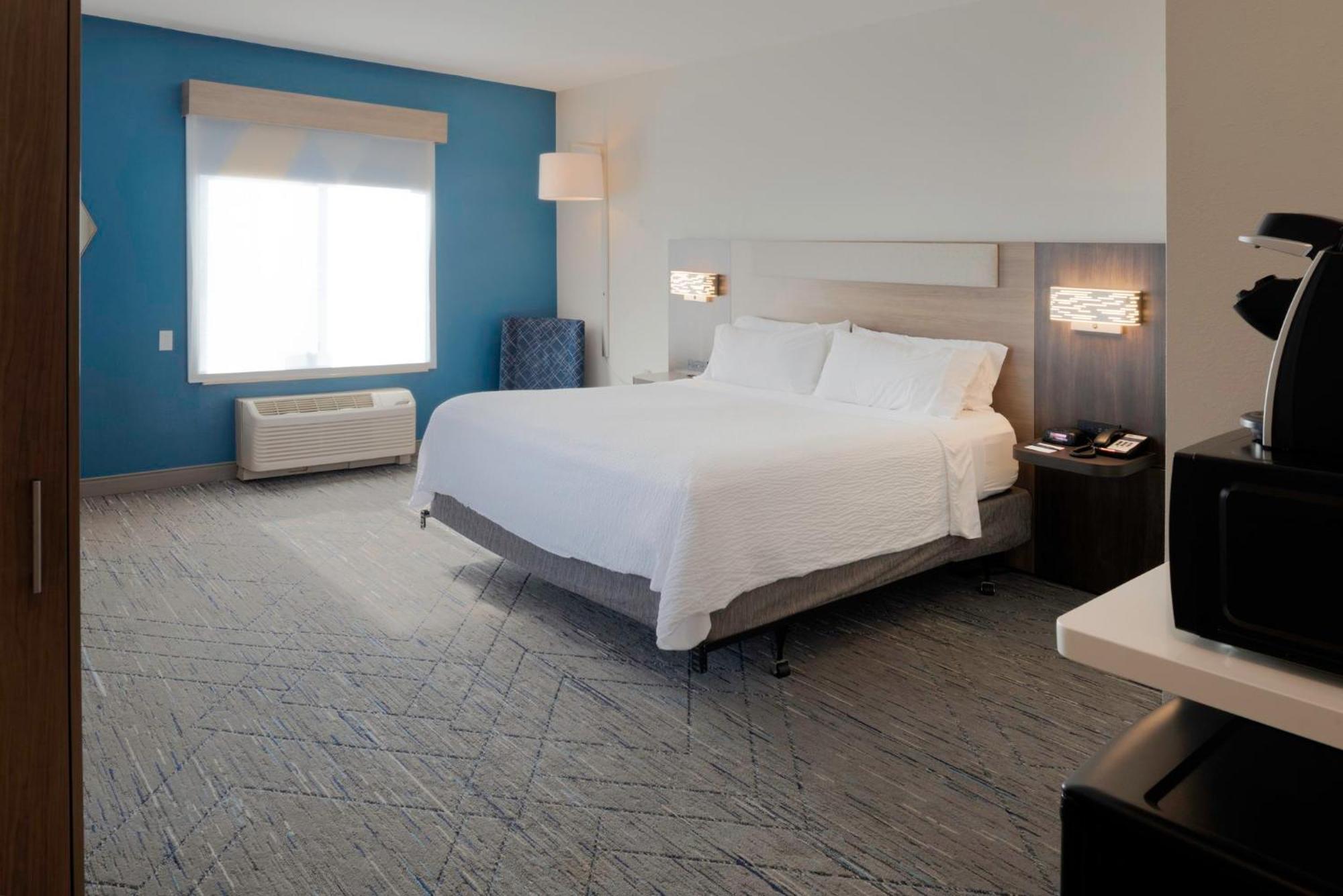 King Room - Mobility Access/Hearing Accessible