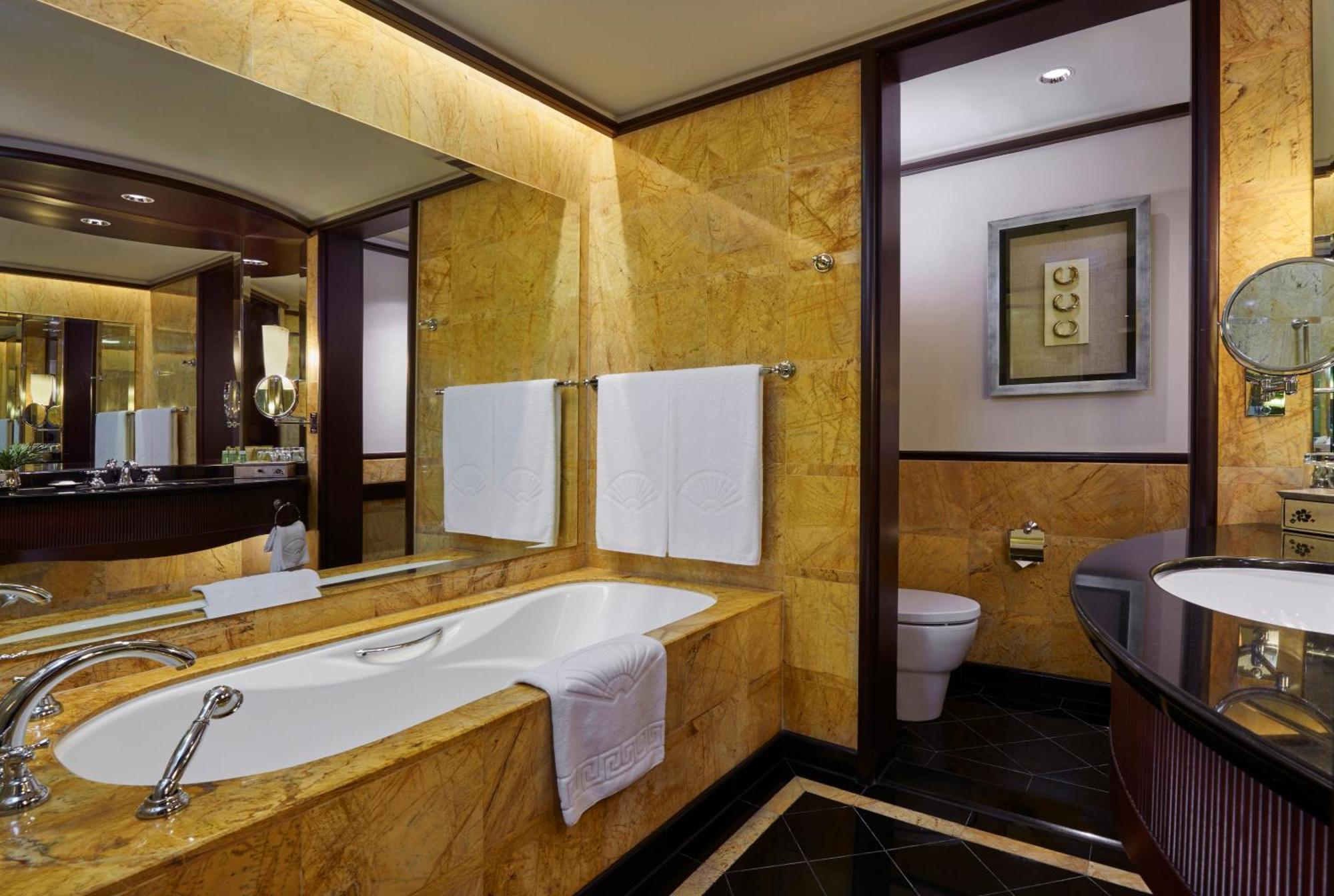 Deluxe King Room with Park View