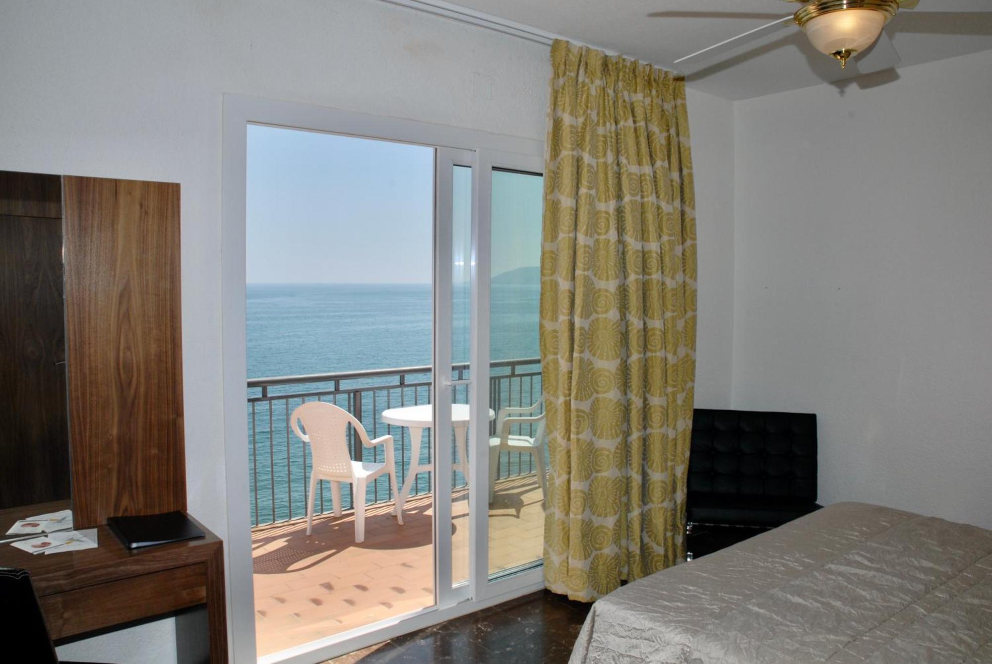 Habitación Doble con balcón y vistas al mar