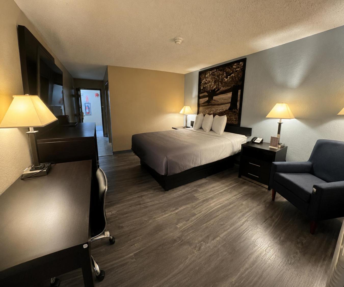 Queen Room - Disability Access/Non-Smoking