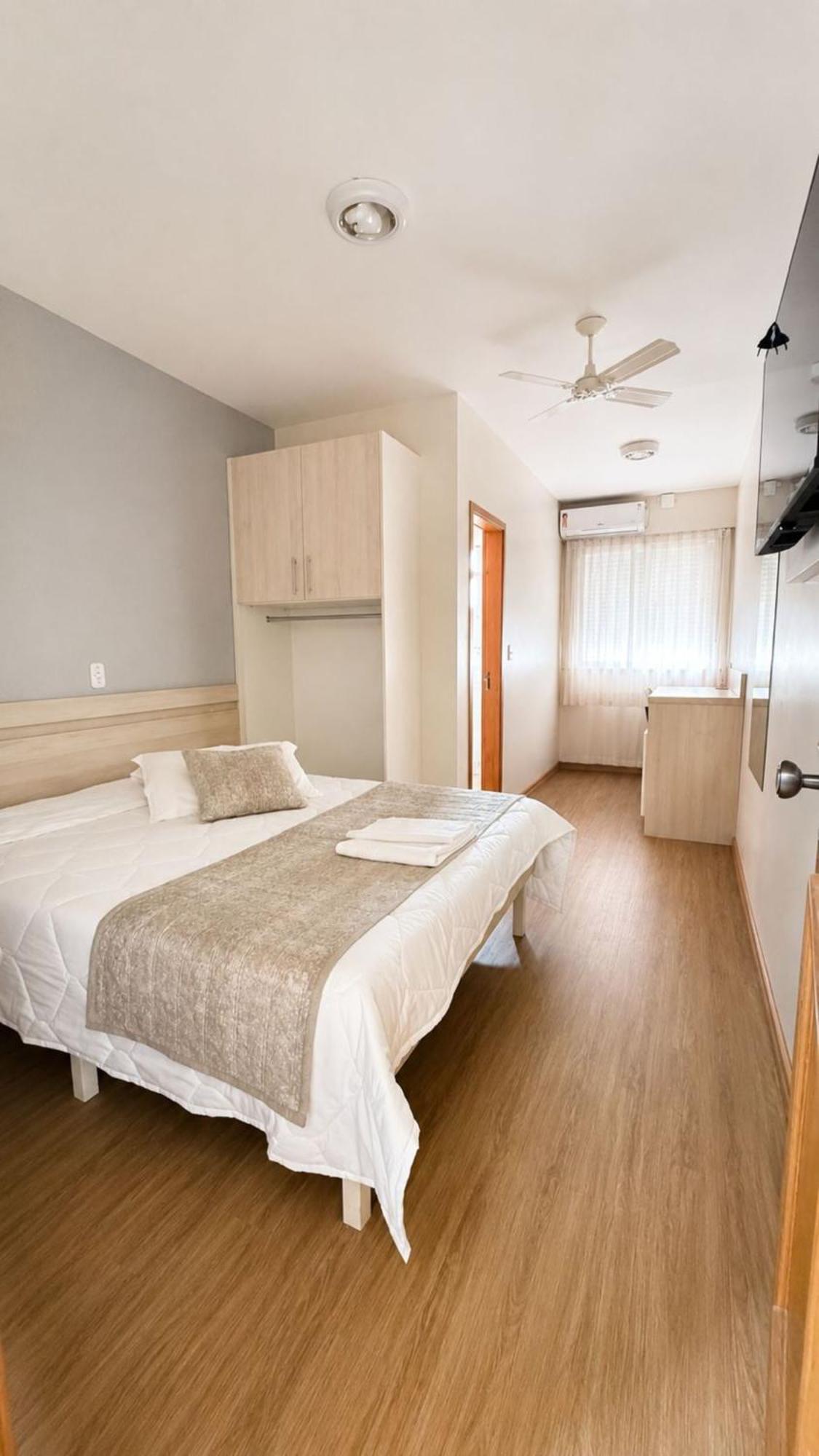 Quarto Duplo Deluxe com Chuveiro