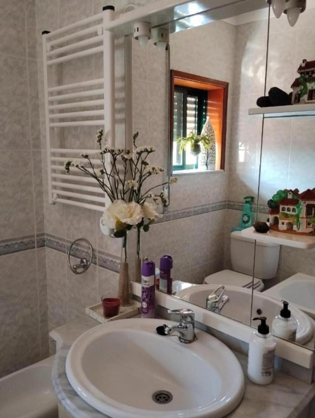 Quarto Duplo com Casa de Banho Partilhada