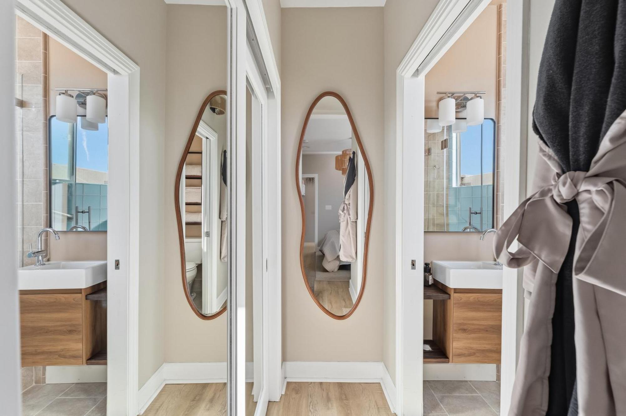 Deluxe Queen Suite
