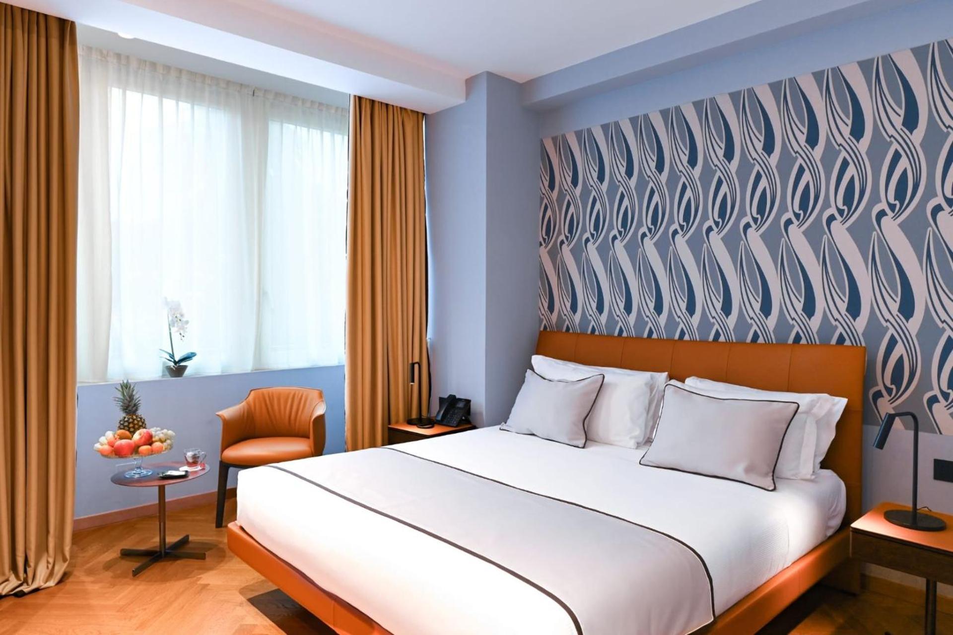 Deluxe Double or Twin Room with Partial Sea View