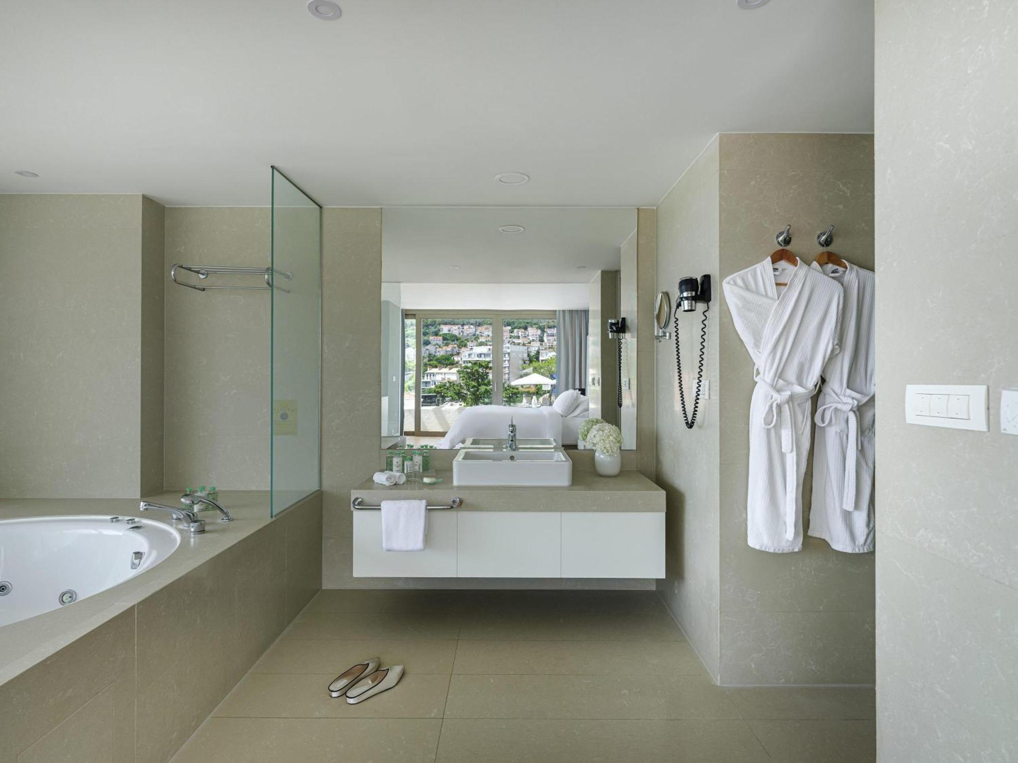 Executive Suite with Balcony and Sea View