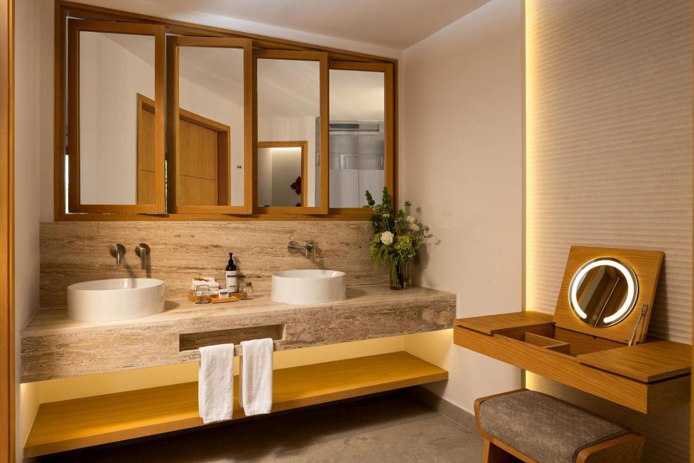 Junior Suite with Ocean View - King Bed
