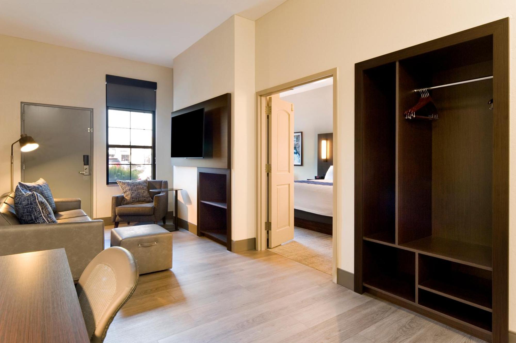 Superior King Suite