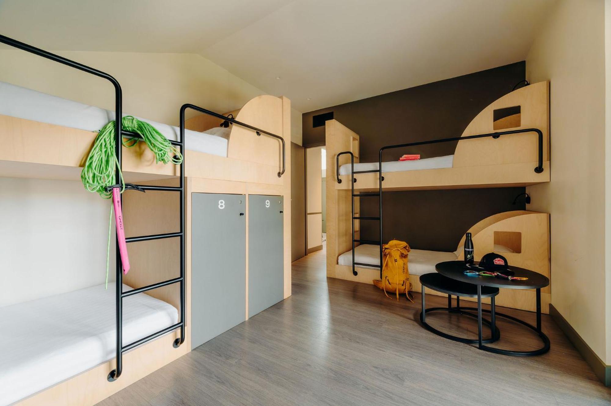 Habitación compartida mixta de 10 camas