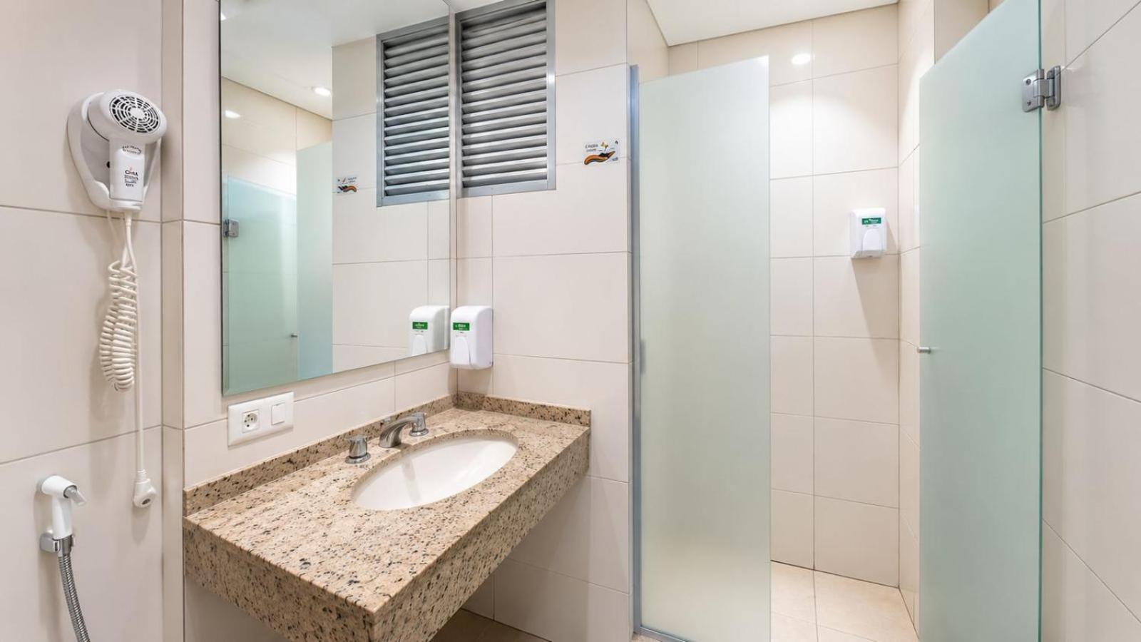 Quarto Luxo com 2 Camas de Solteiro