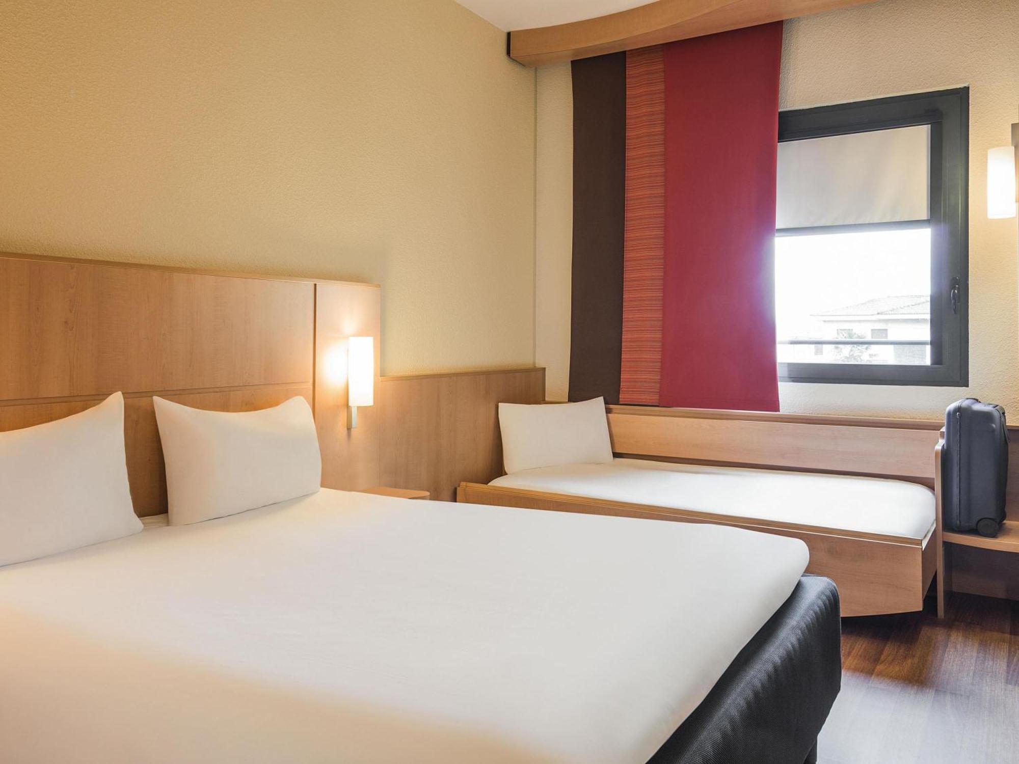 Chambre Standard avec 1 Lit Double et 1 Lit d'Enfant
