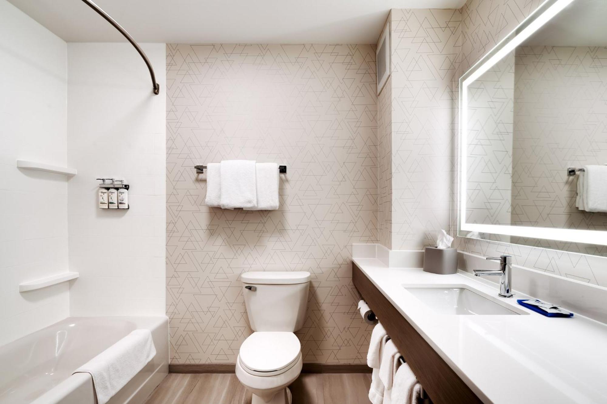 Room with Two Beds - Hearing Accessible - Non-Smoking