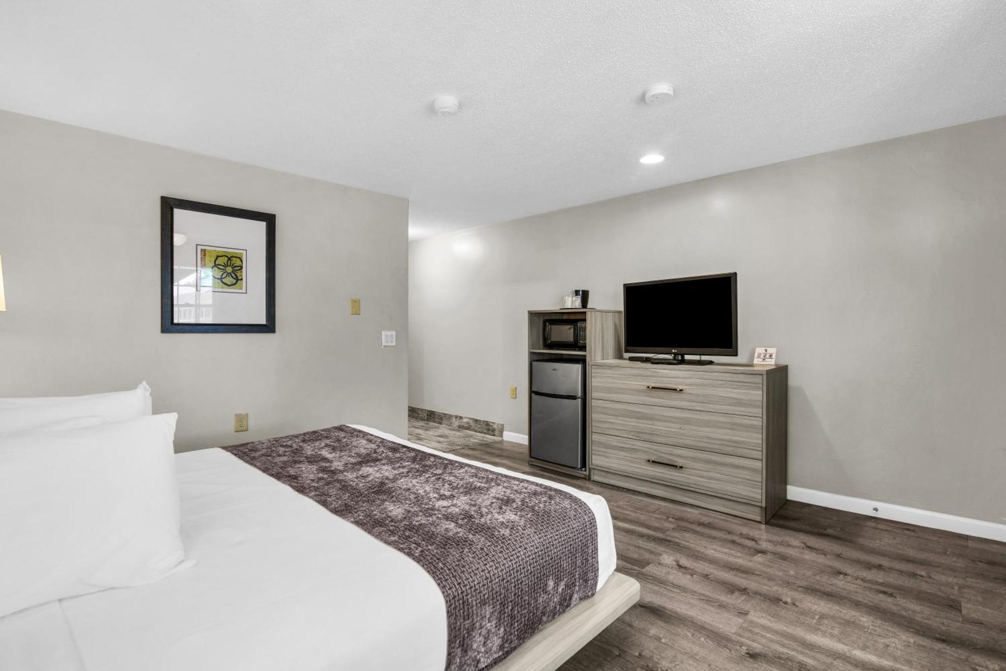 Queen Room - Accessible/Non-Smoking