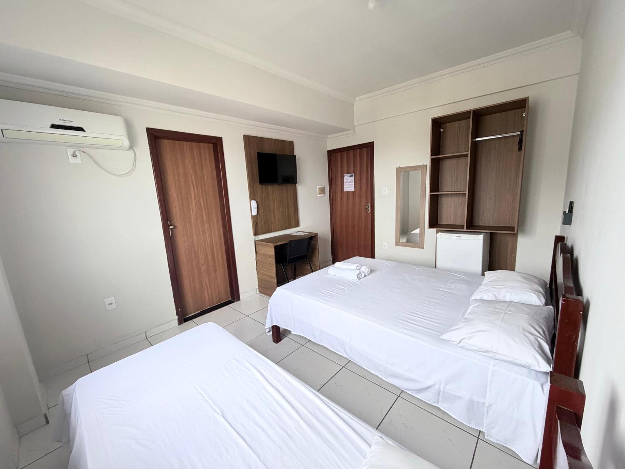 Quarto Duplo Deluxe com 1 Cama de Casal e 1 Cama de Solteiro