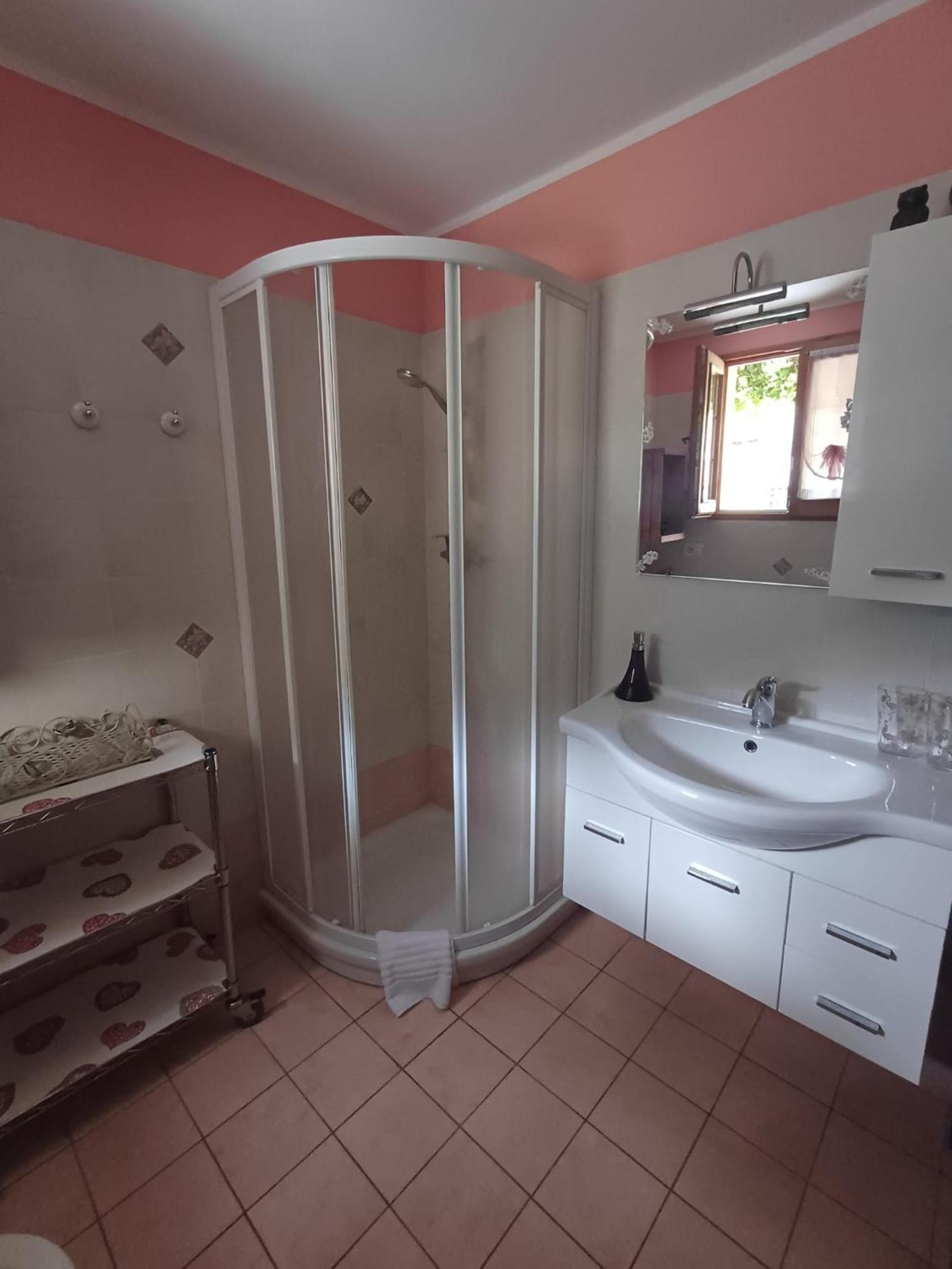 Camera Matrimoniale con Bagno in Comune