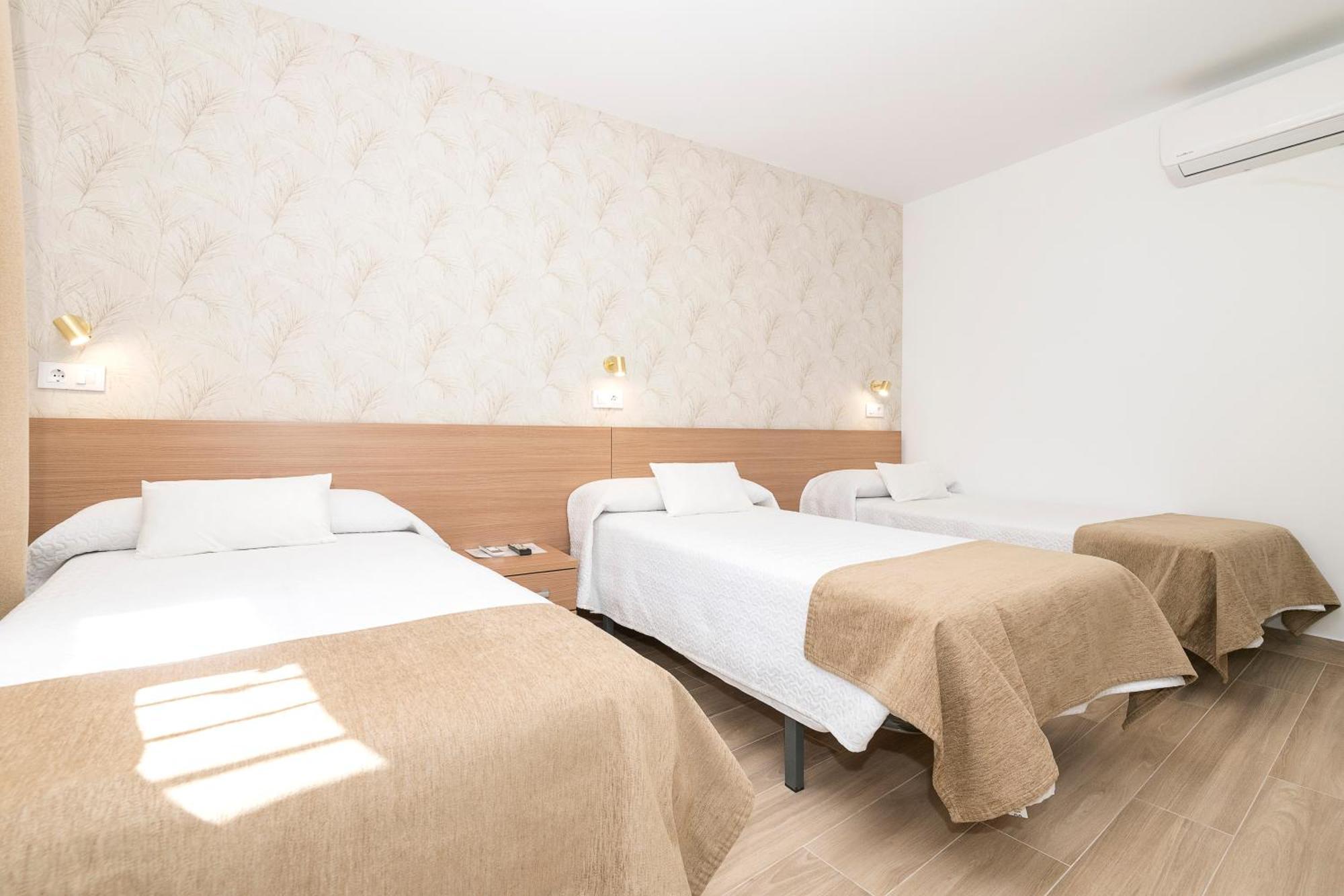 Dreibettzimmer mit eigenem Bad