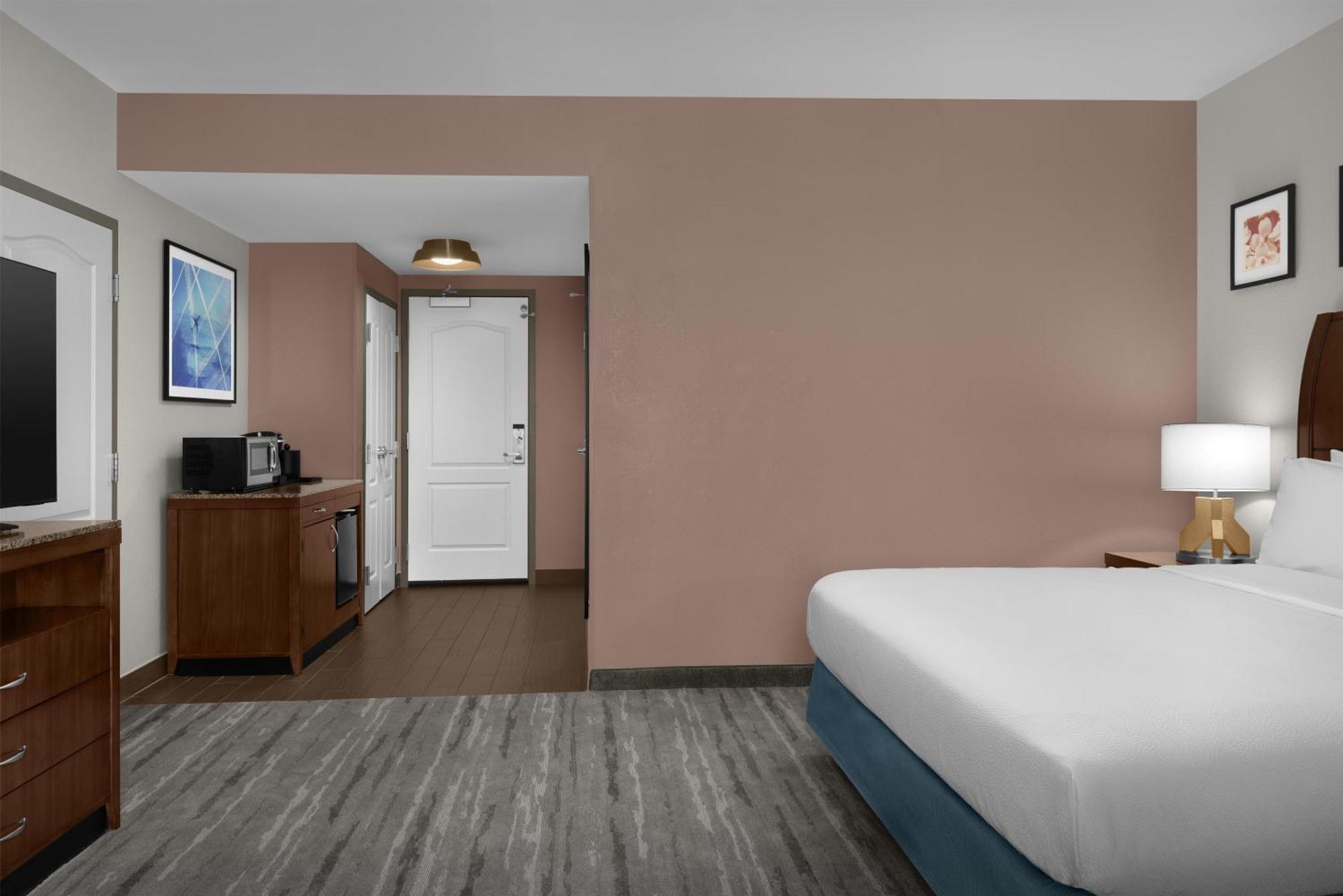 King Room with Shower - Mobility/Hearing Accessible