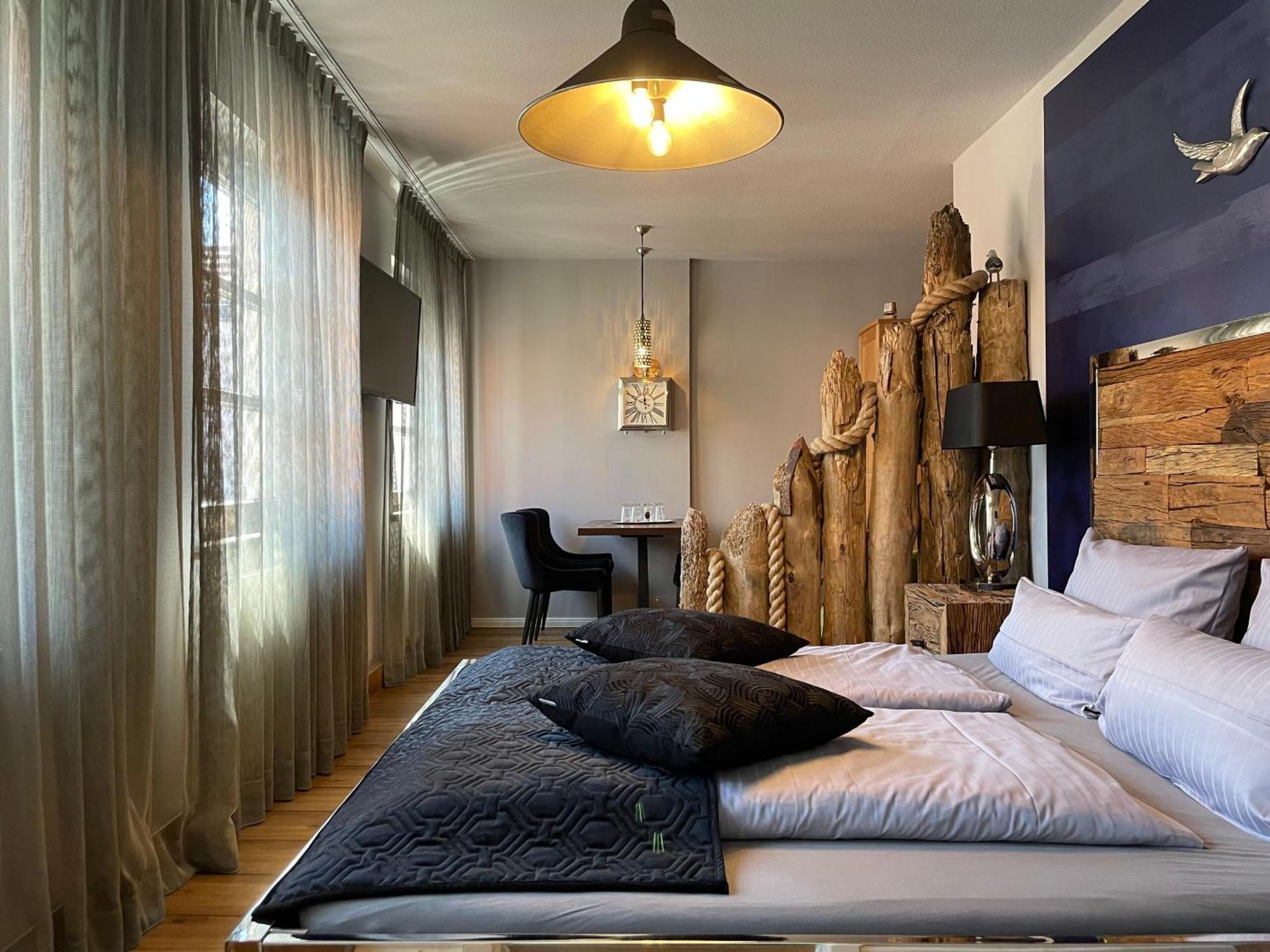 Familienzimmer mit Doppelbett