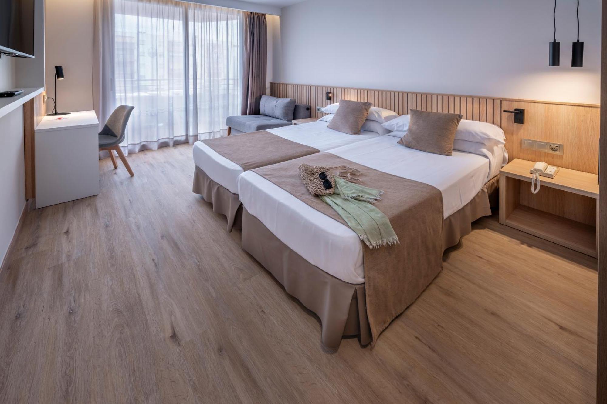 Chambre Double ou Lits Jumeaux avec Balcon