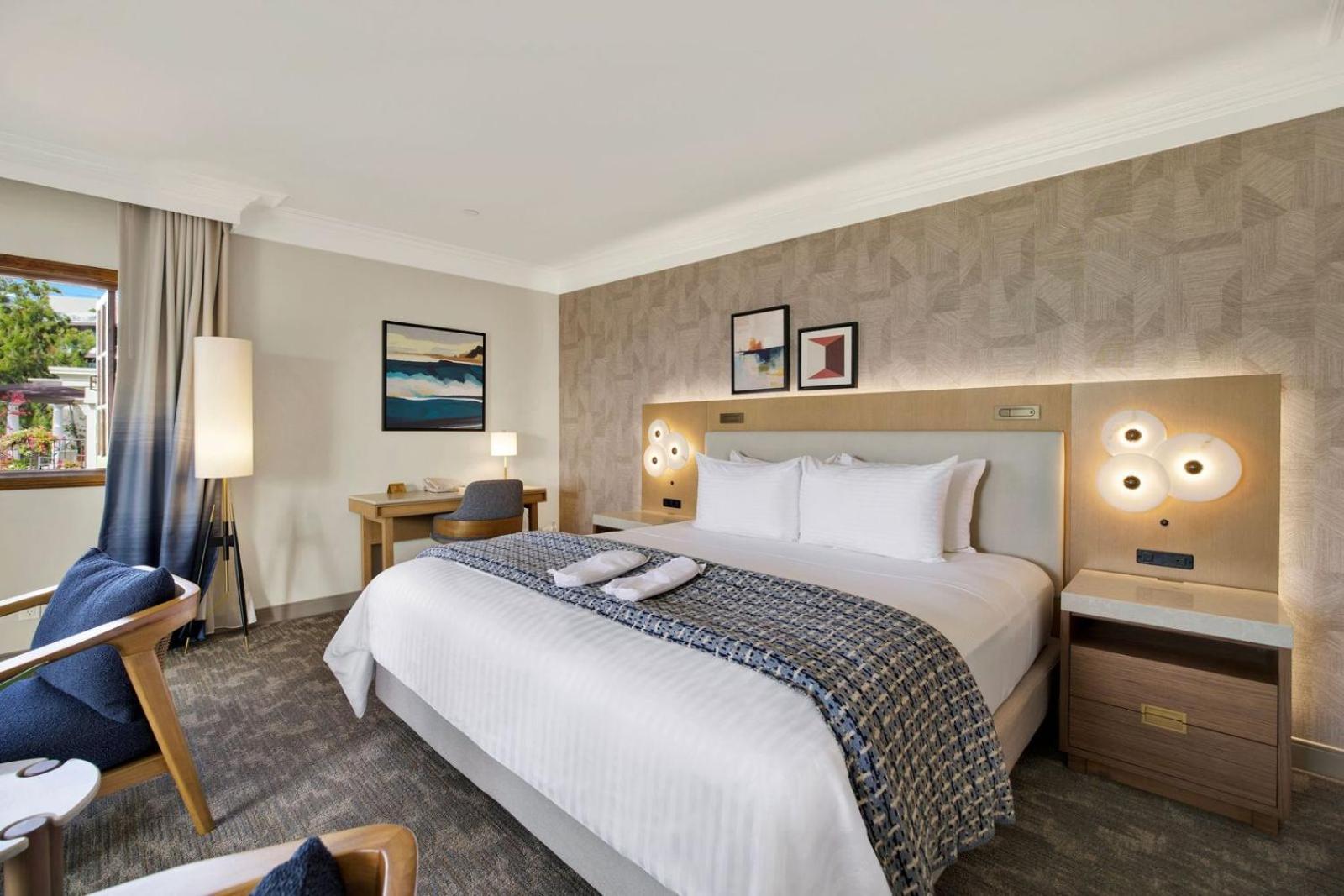 Suite King com Vista Cidade e Varanda - Não Fumadores