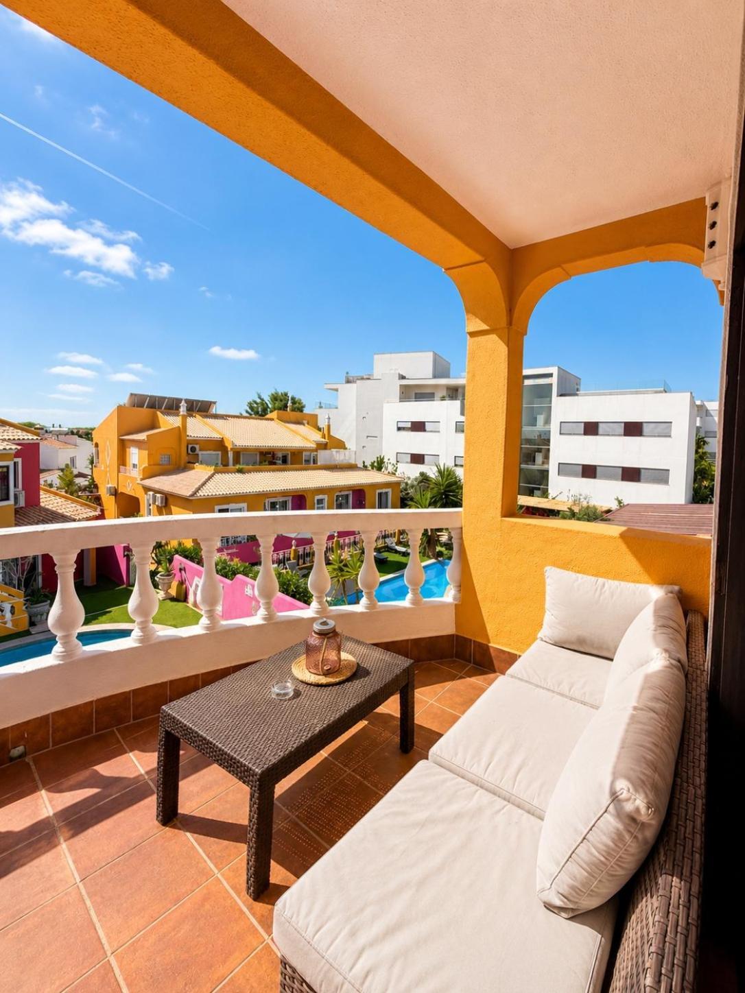 Apartamento com Vista da Piscina