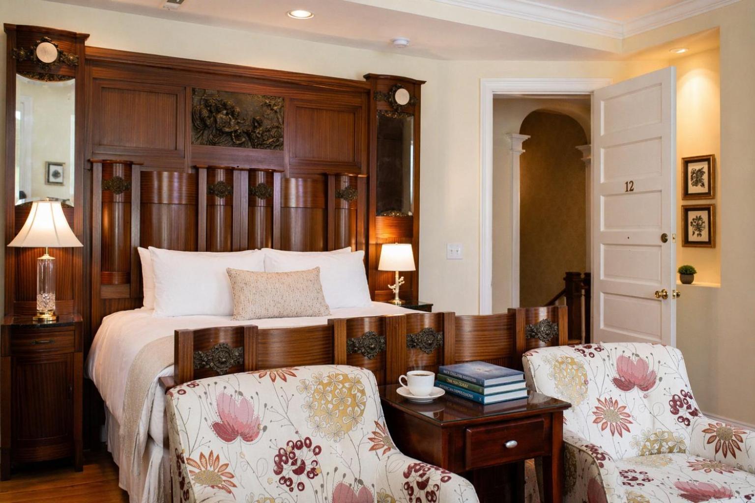 Deluxe Queen Room