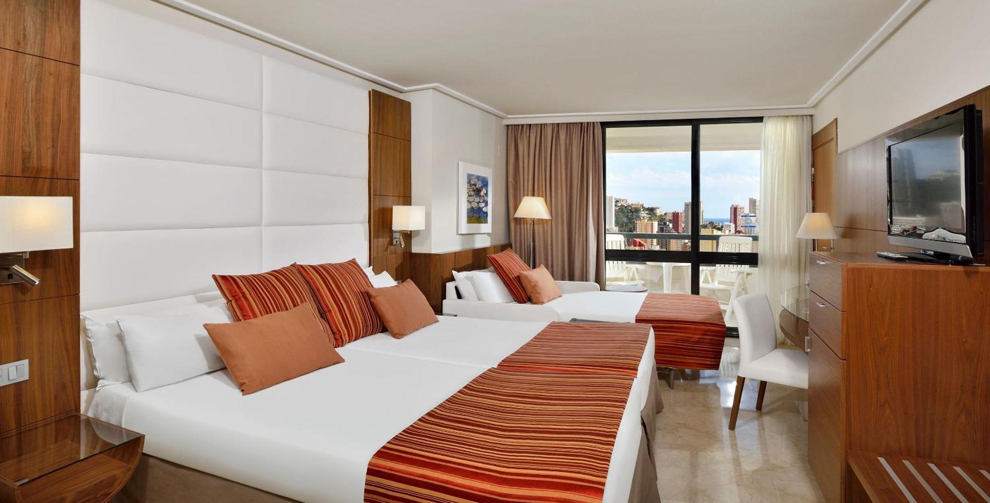 Quarto Familiar (2 Adultos + 2 Crianças)