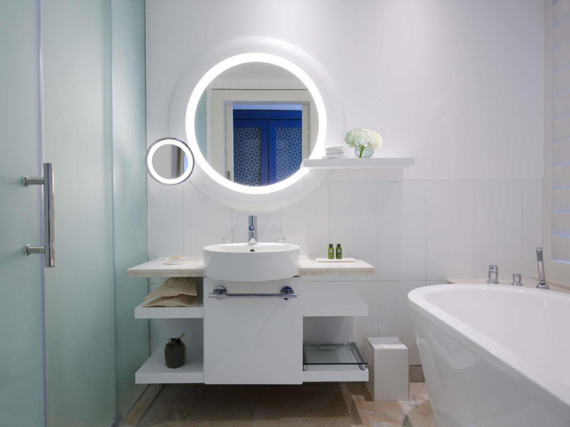Camera Superior con 2 Letti Singoli, Vista Mare Parziale e Accesso Piscina