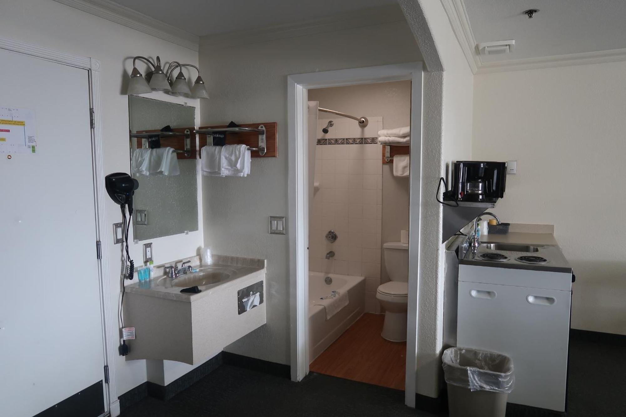 Queen Room with Two Queen Beds with Kitchenette
