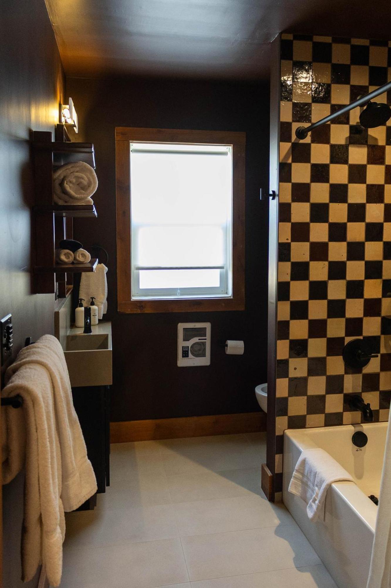 Deluxe King Suite