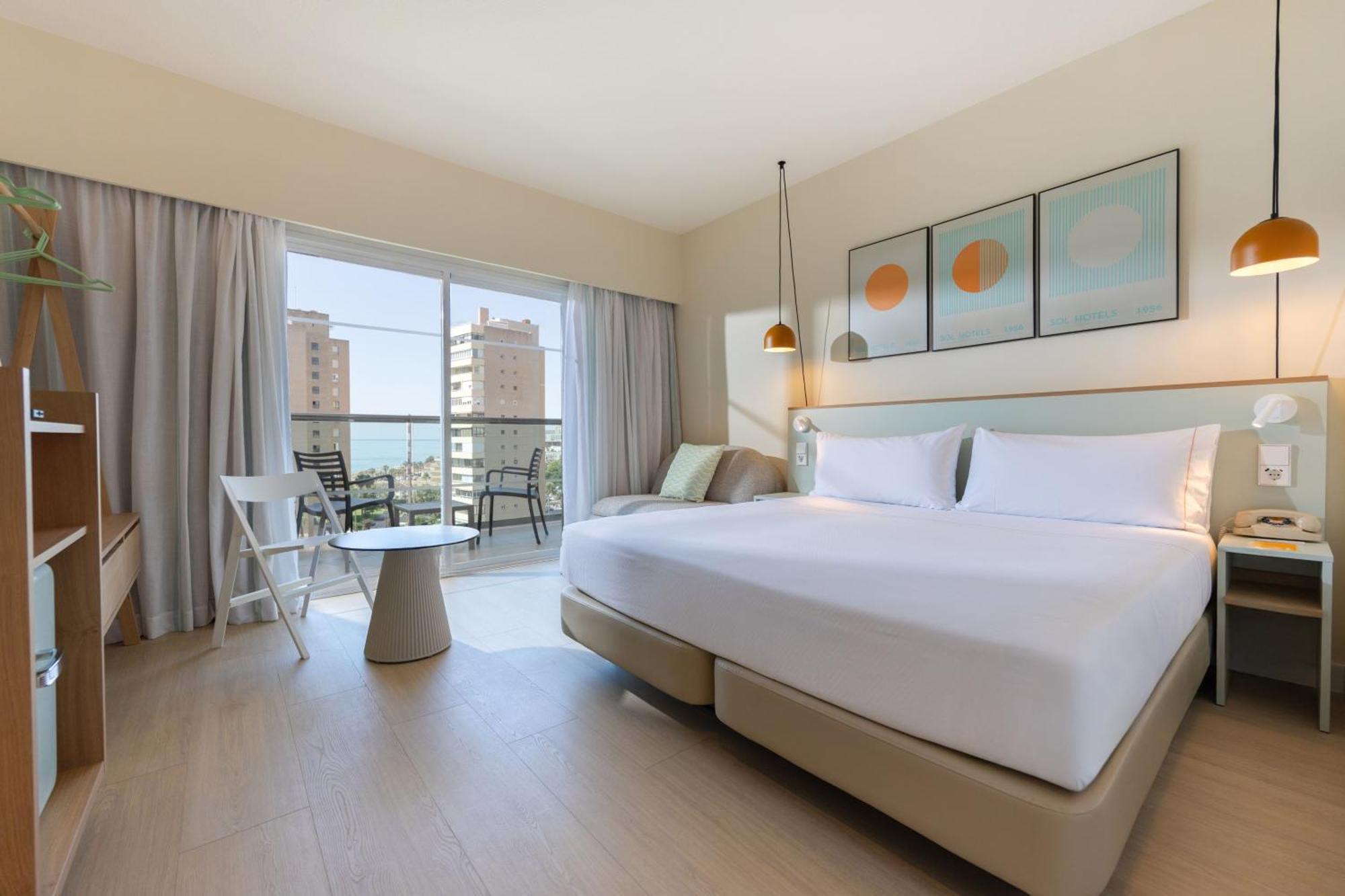 Chambre supérieure avec vue latérale sur mer