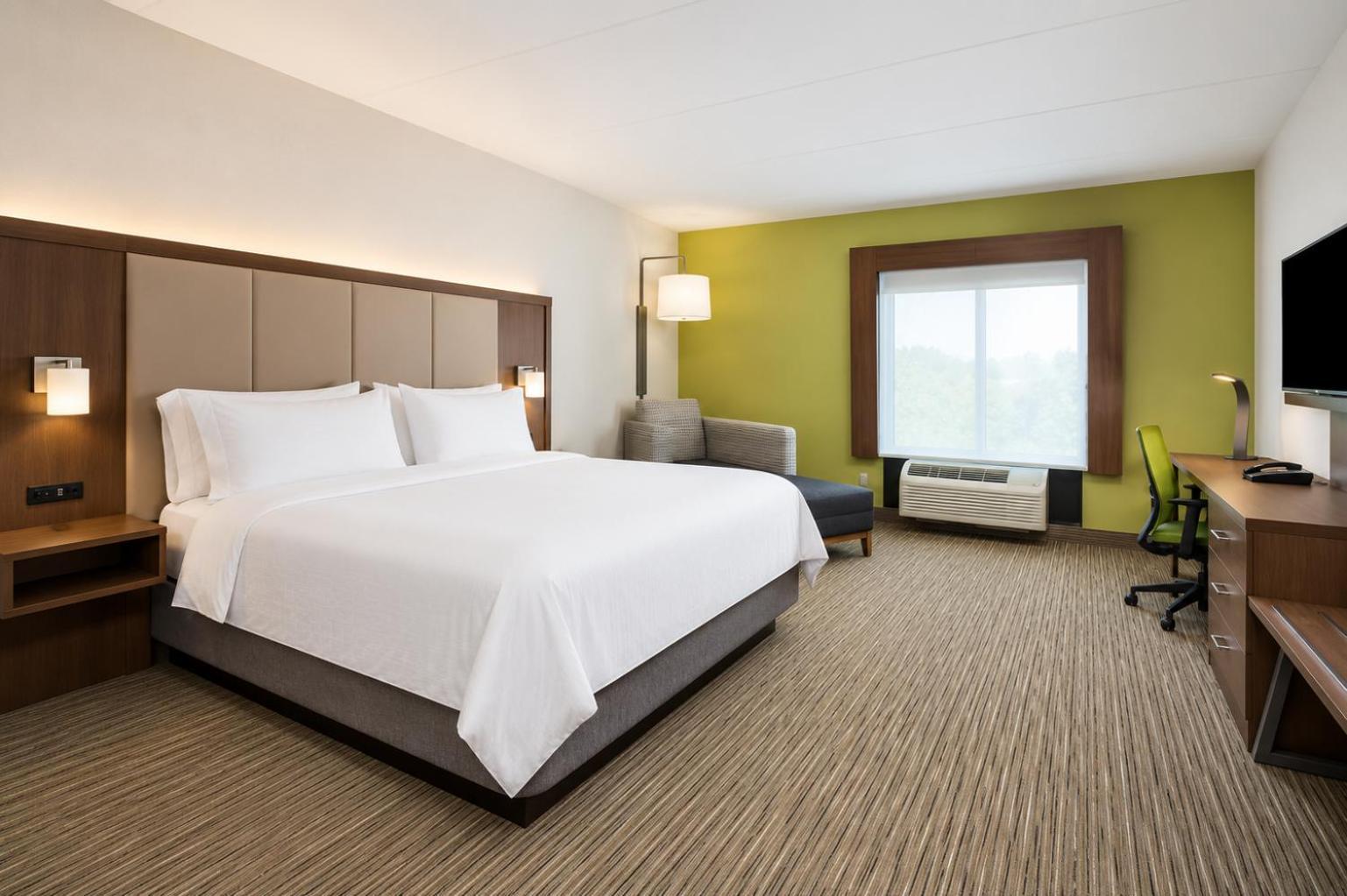 Standard King Room with Accessible Tub - Mobility Access