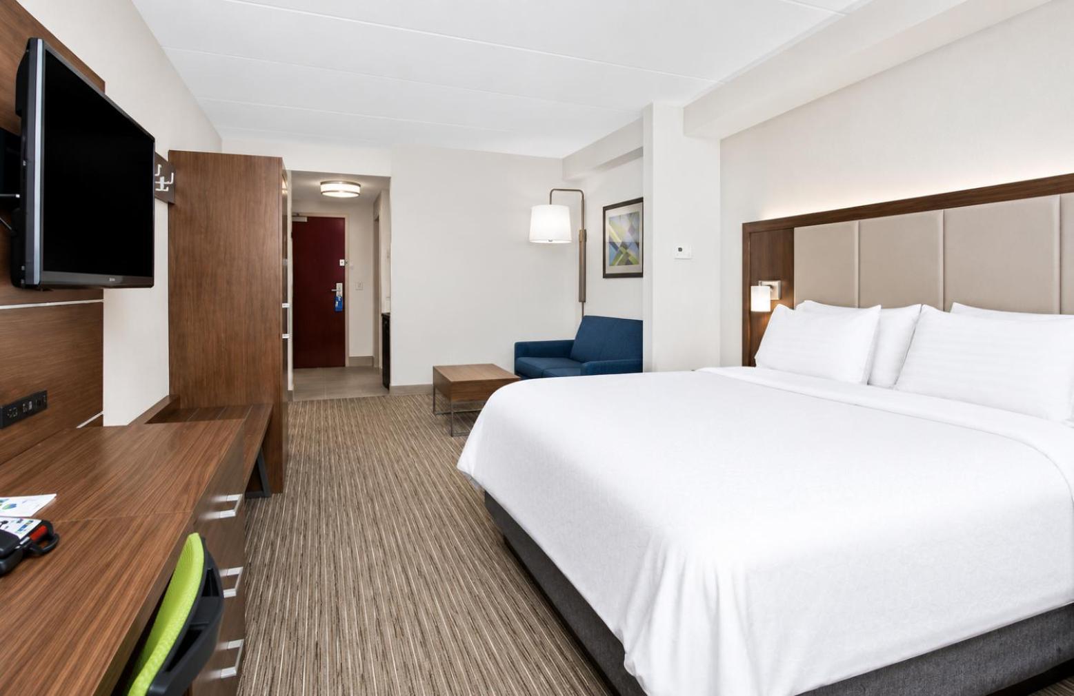 Suite with Mobility Accessible Tub - Non-Smoking