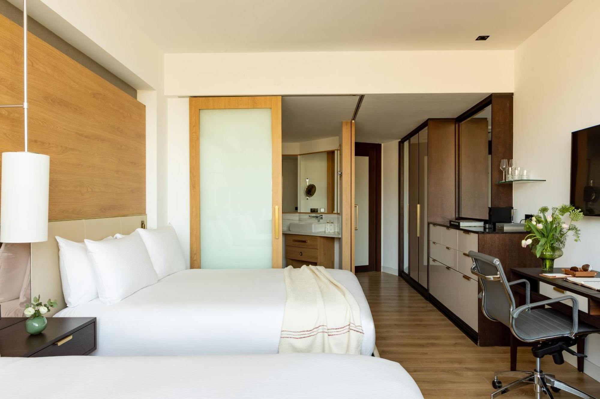 Premier Connecting Rooms