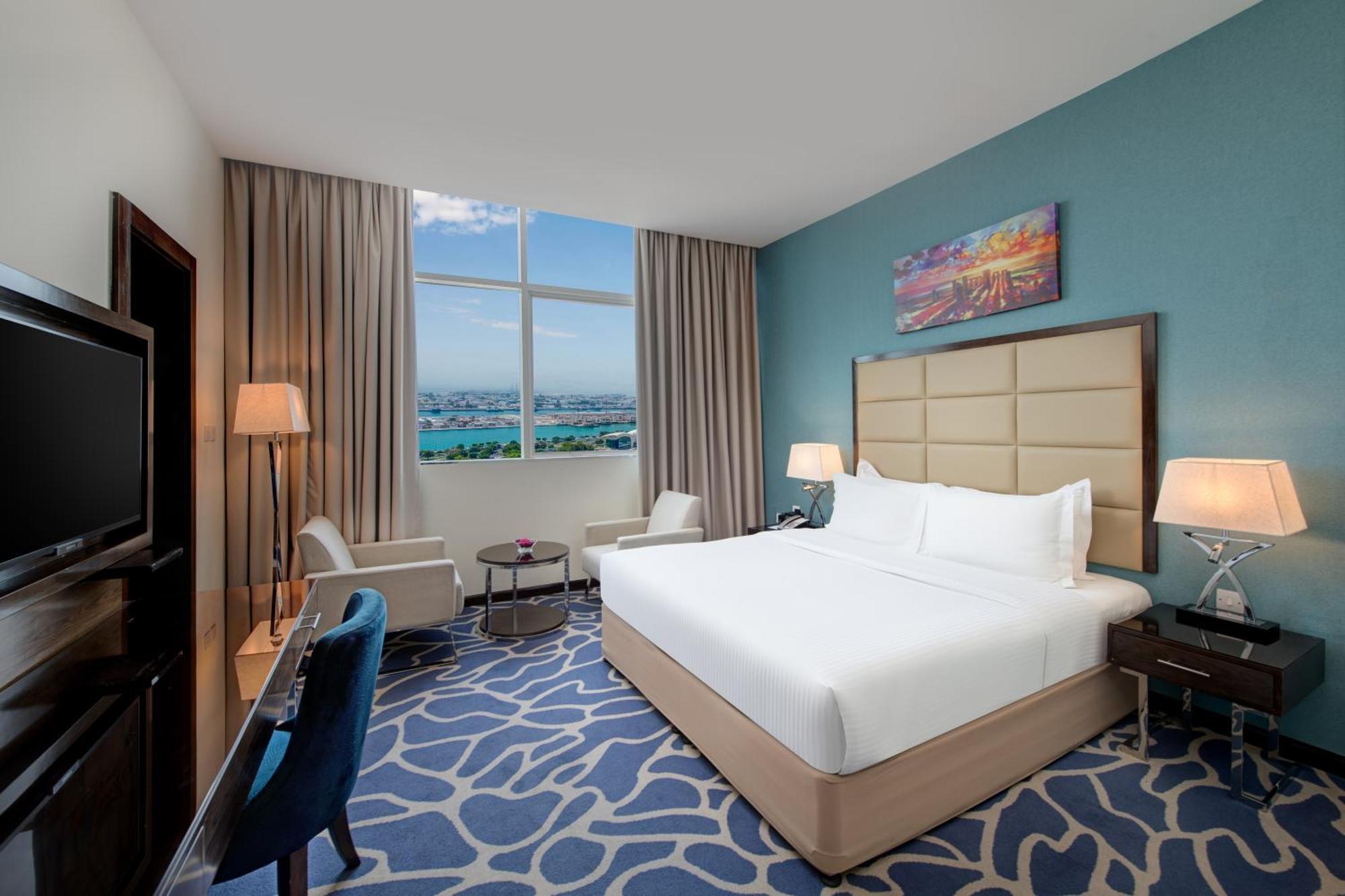 Deluxe King Room with Partial Sea View