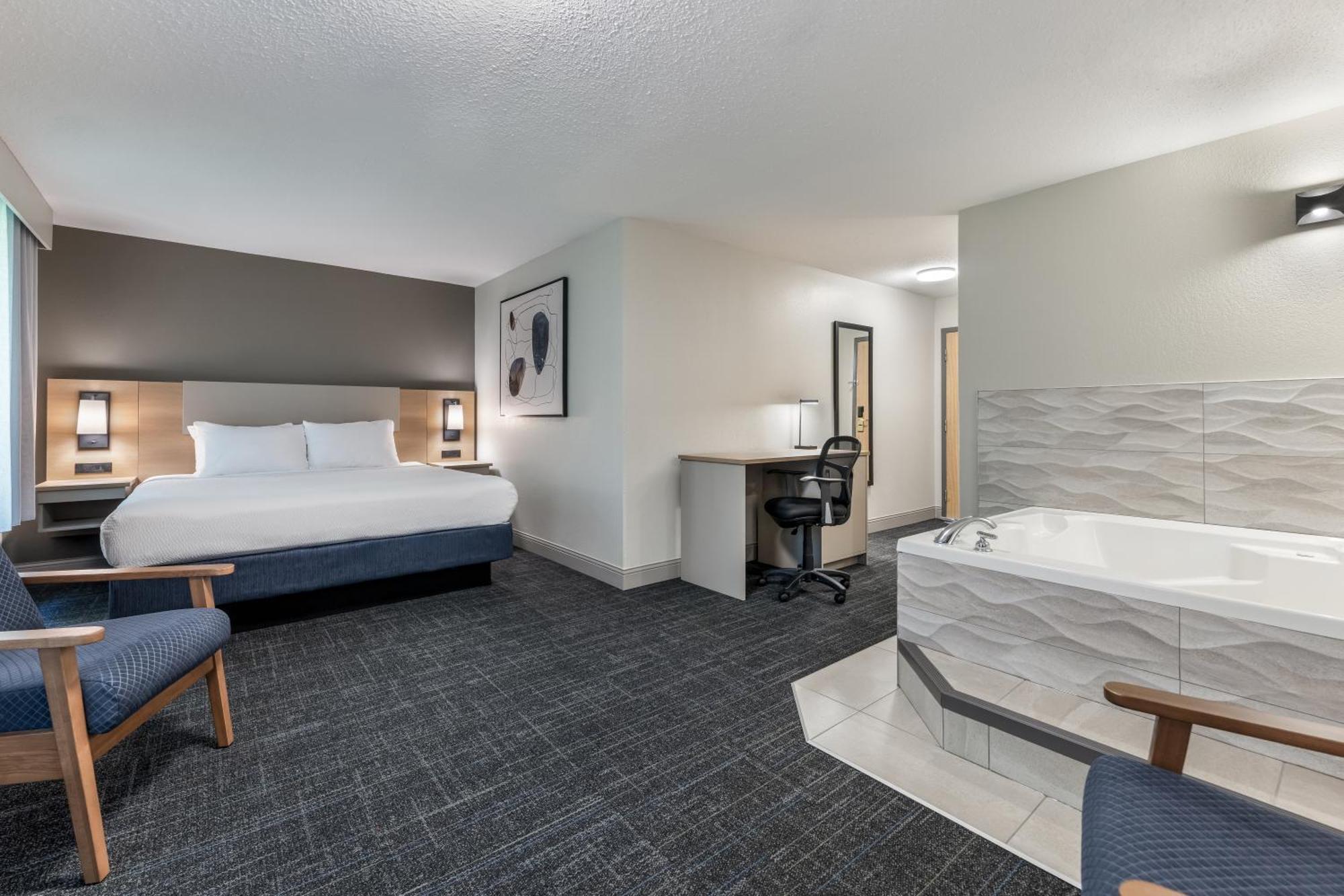 King Suite with Hot Tub