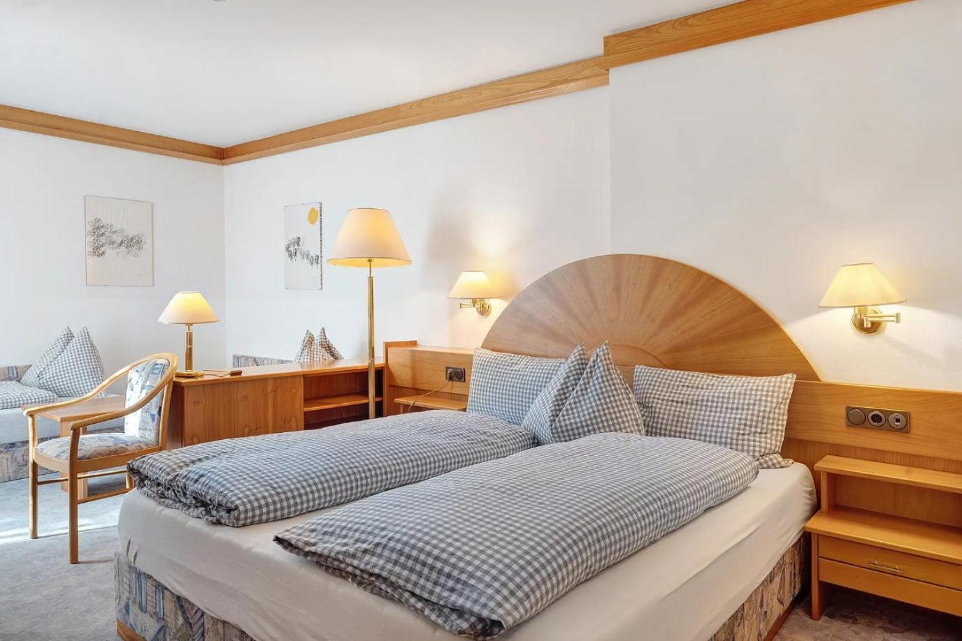 Vierbettzimmer mit eigenem Bad
