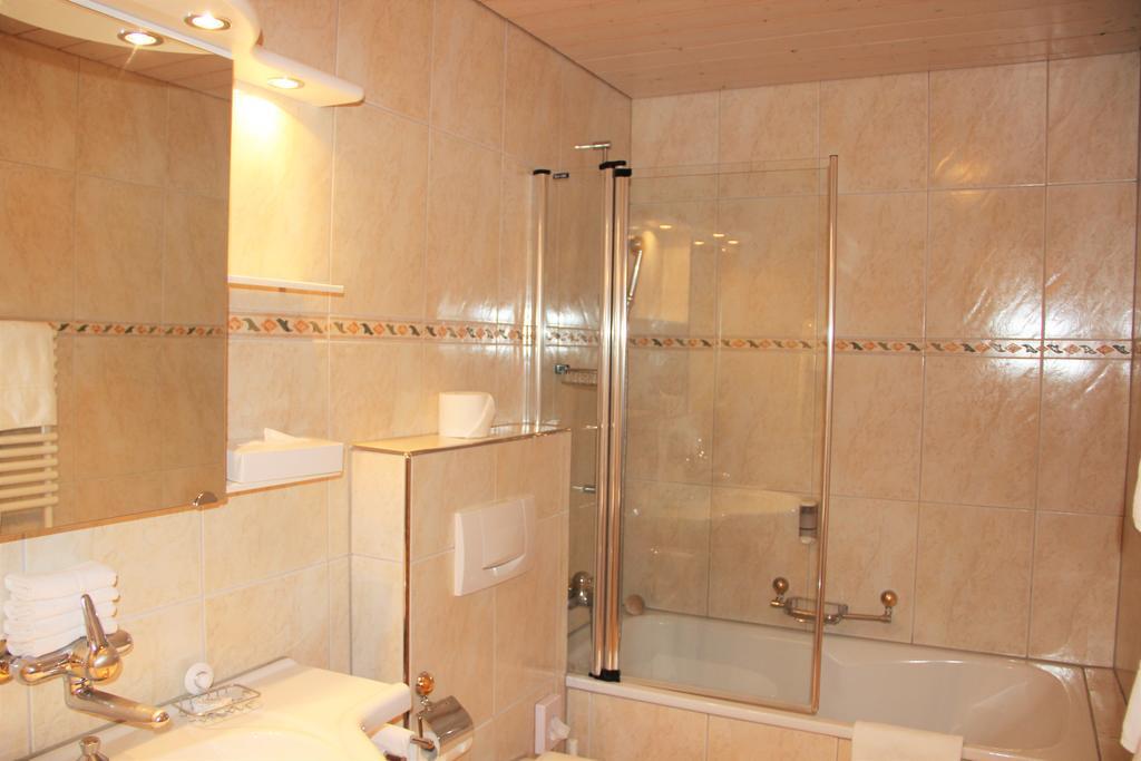 Deluxe Family Suite with Eiger View & Balcony