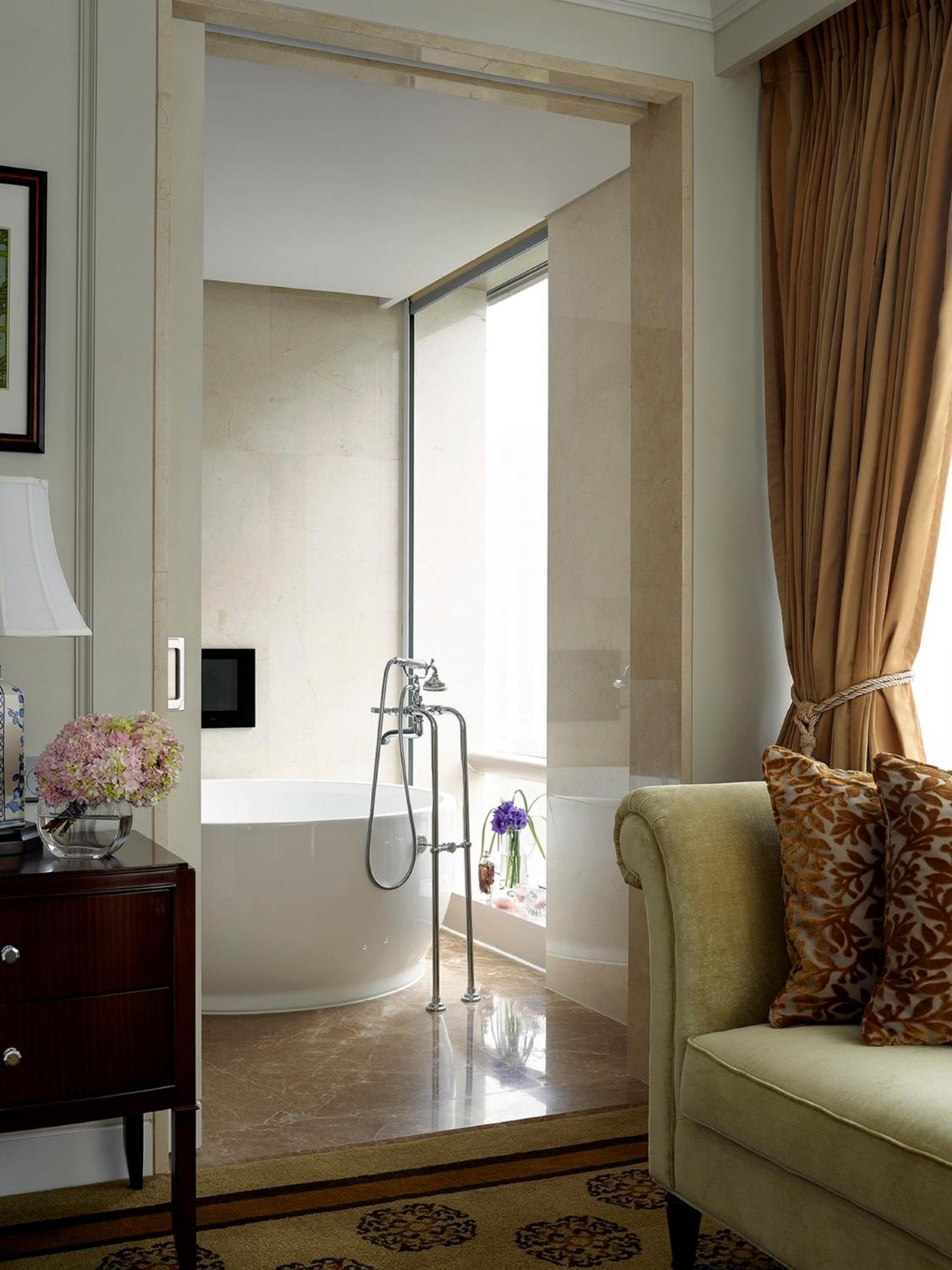 Langham Family Executive Club Corner Room,818292947:JPEG