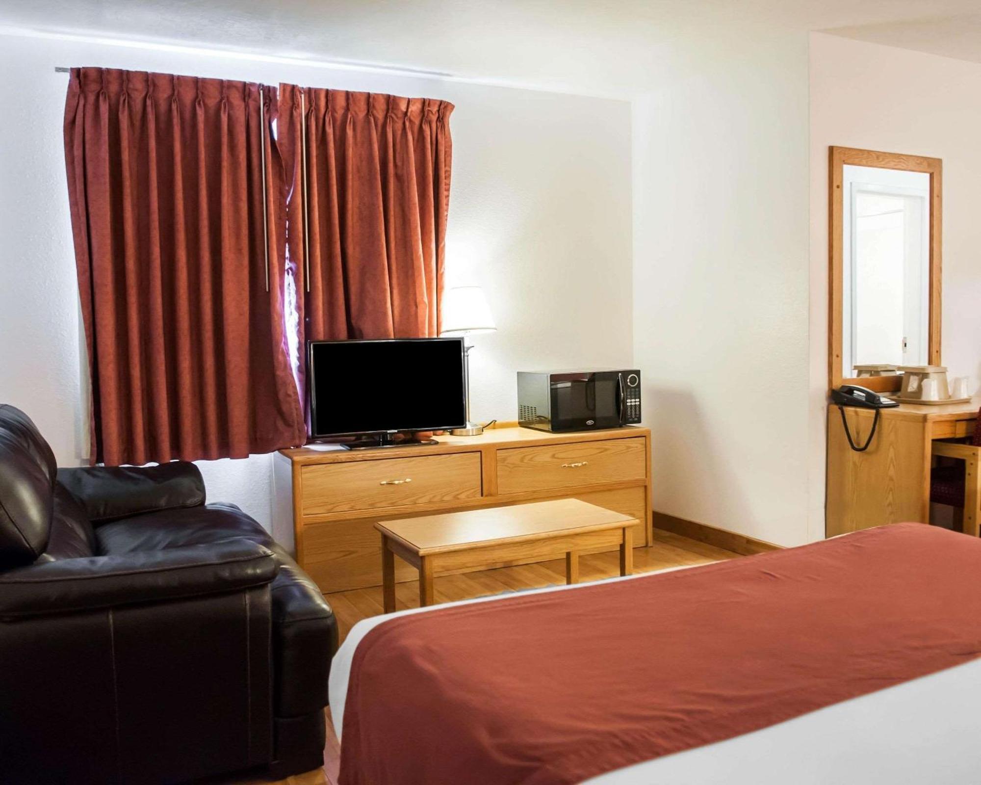 Queen Room with Two Queen Beds - Pet Friendly