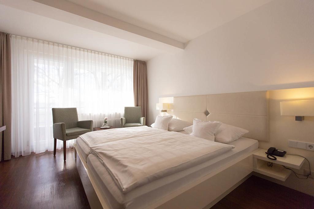 Doppelzimmer mit Balkon und Seeblick