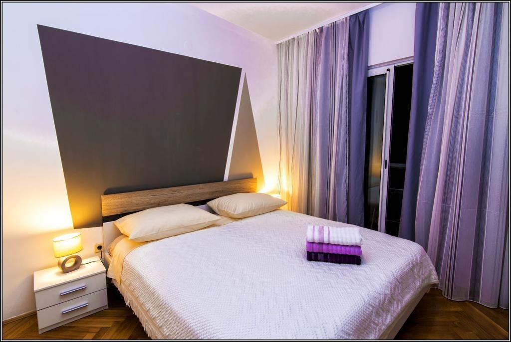 Apartamento con balcón y vistas al jardín