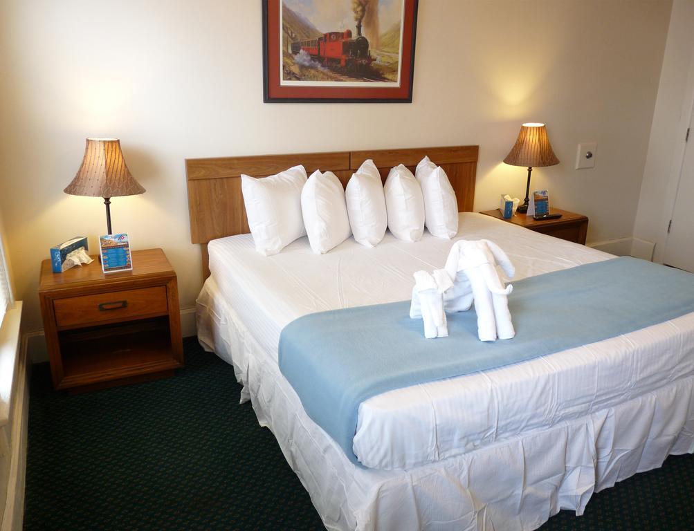 Queen Room Ocean Front,202122814:JPEG