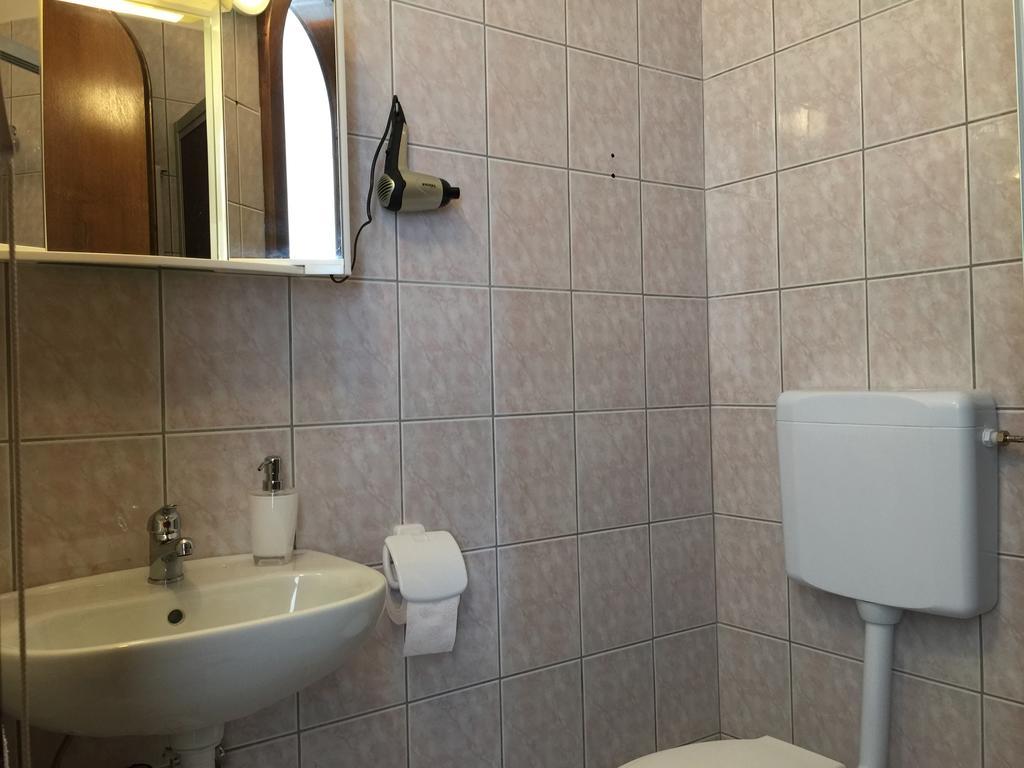 Dreibettzimmer mit Meerblick