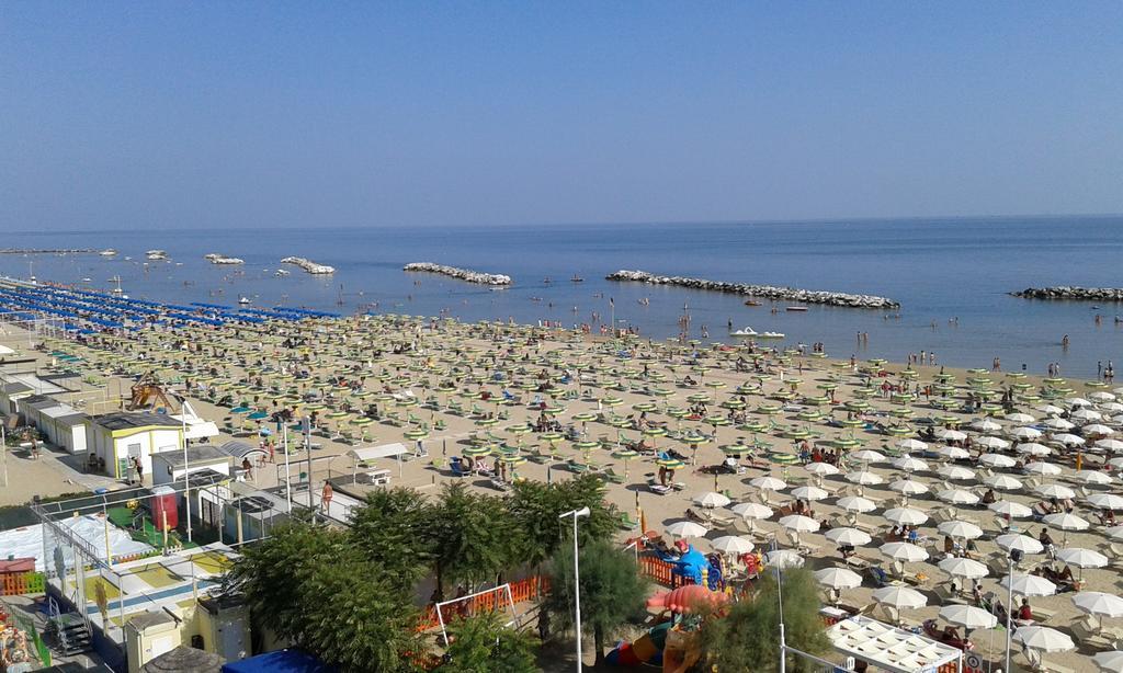 Triple Room with Partial Sea View and Beach Access
