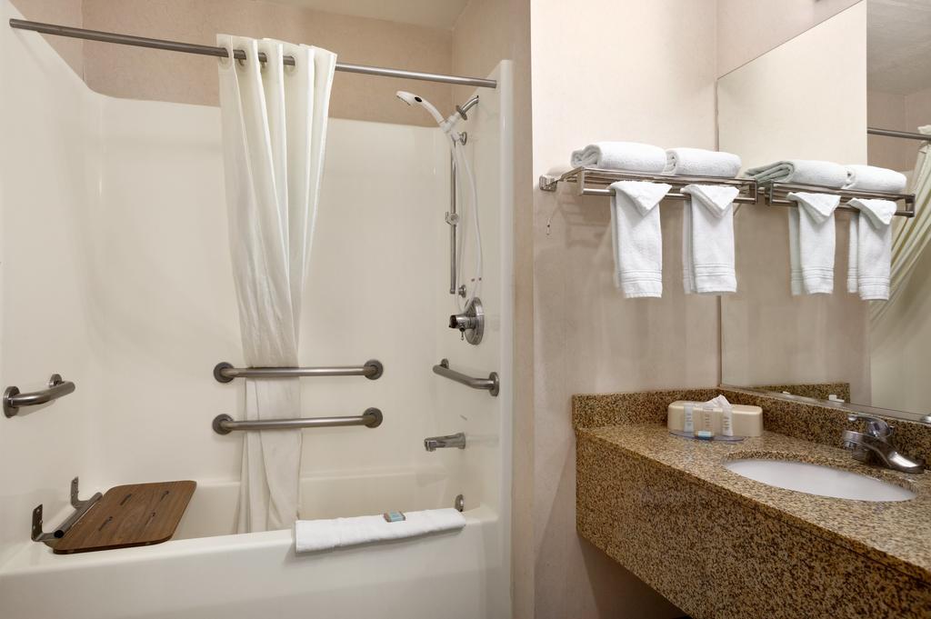 King Room - Mobility Accessible/Non-Smoking