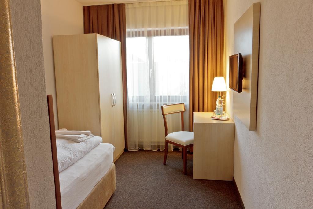 Standard Single Room (Self Check-in after 19:30 PM)